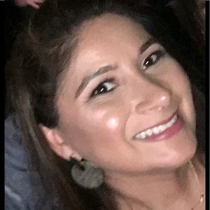 Meet your Posher, Dana